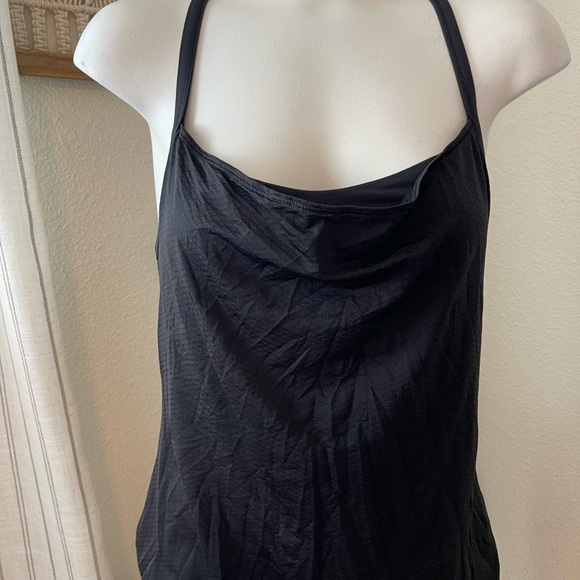 Lululemon Black Tank Top Built in Sports Bra & Open Back Size 2/4 - Picture 3 of 12
